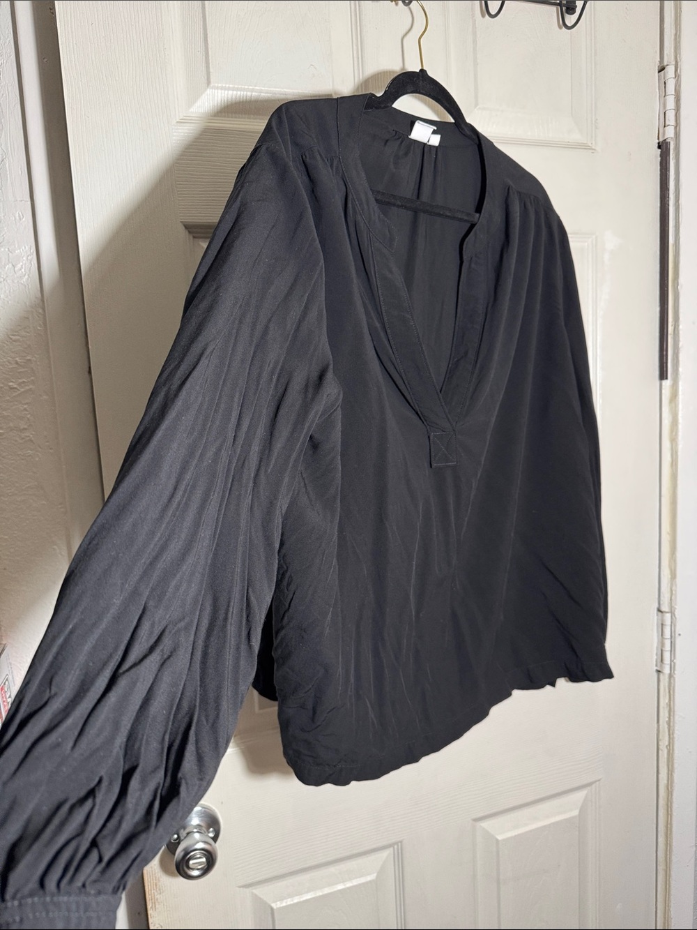 GAP Black V-Neck Long Sleeve Blouse